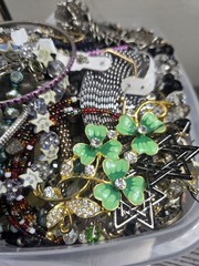 Vintage Lot COSTUME JEWELRY 2.9 Lbs All Wearable & Nice Earrings Brooch Necklace