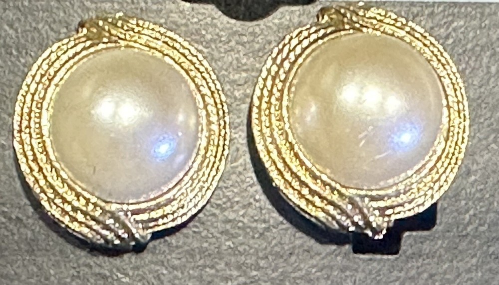 Vintage Faux Pearl Cabochon/Goldtone Metal Clip On Earrings – Costume Jewelry 1”