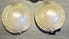 Vintage Faux Pearl Cabochon/Goldtone Metal Clip On Earrings – Costume Jewelry 1”