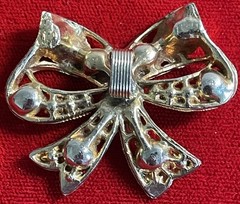 Very Nice Gold Tone/Multi Colored Stone Pendant – A Must Have for Any Occassion!