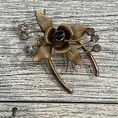 Vintage Gold-Tone Rhinestone Brooch Pin Rose Detail