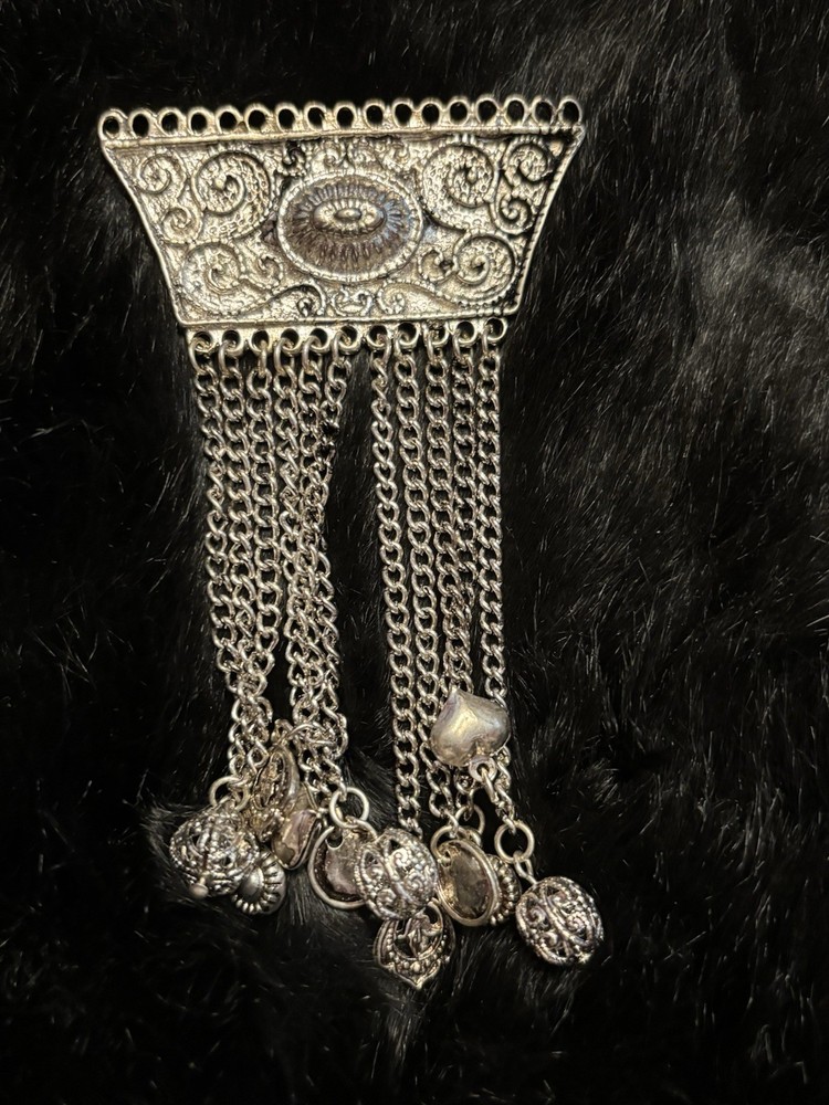 Antique imitation Silver tone Filigree Intricate Ornate Dangle Brooch