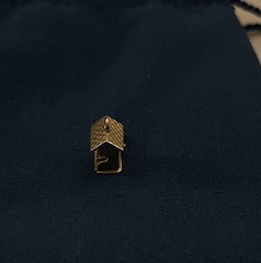 14k Vintage Yellow Gold Mini 3D Movable Wishing Well