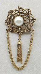 Vintage Faux Pearl Bar Brooch Pin Cabochon Ornate Gold Tone Metal Chain Tassel