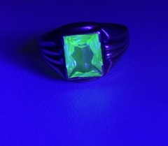 ANTIQUE 10K YELLOW GOLD URANIUM GREEN SPINEL GEMSTONE RING size 6.5 STUNNING