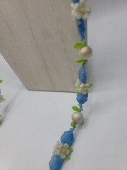Vint Flower Leaf Plastic Bead Necklace Mid Century Blue Green Yellow White 42″