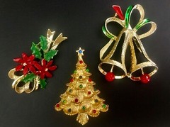 Christmas Pin Lot Signed GERRYS Gold Tone Tree Bells Poinsettia & Bow Vintage