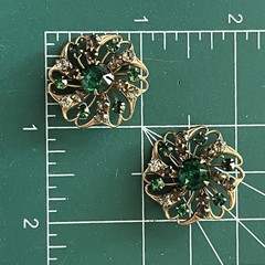 Vintage Set Of 2 Green Colorless Rhinestone Prong Gold Tone Scatter Pins