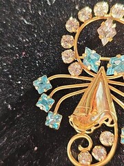 Vintage Signed DeCurtis 1/20 GF Yellow Gold Filled Brooch Pendant Crystals Blue