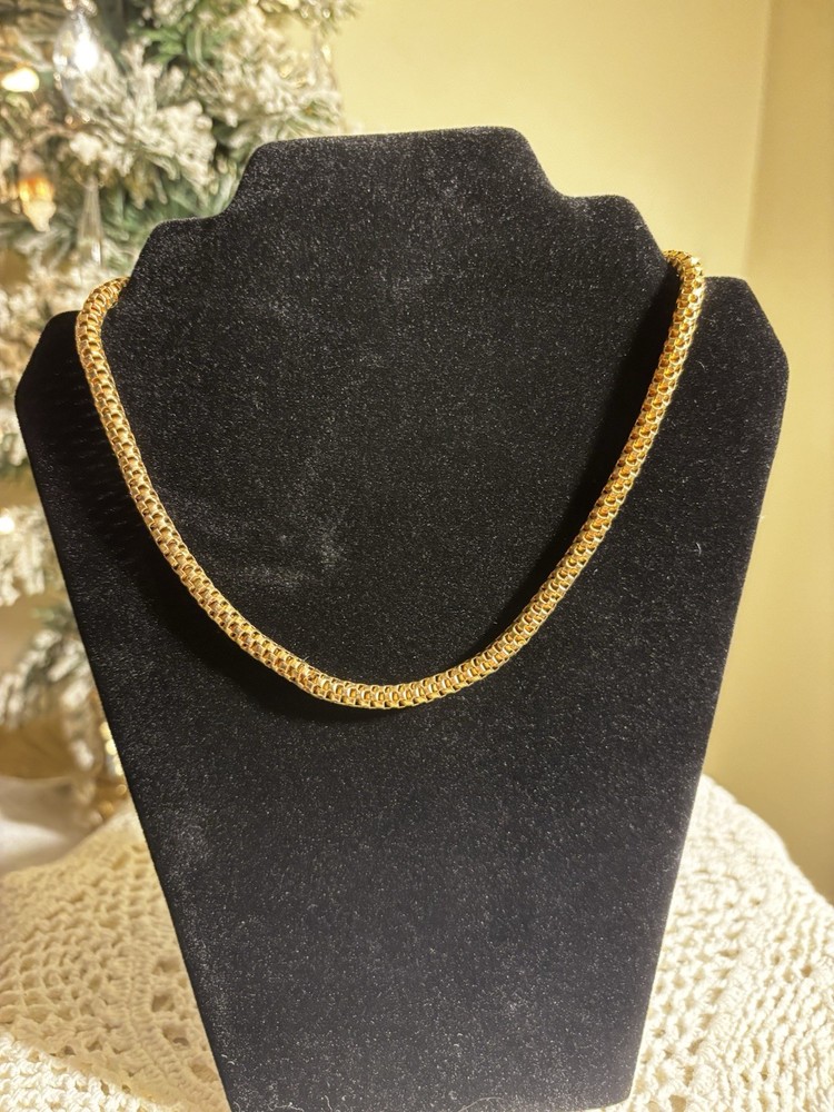 Coro Vintage Gold Tone Rolled Mesh 15 Inch Chain Retro Glamorous Look