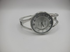 Vintage Geneva Platinum Wristwatch Silver Tone Bracelet Bangle Jewelry Costume