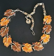 Signed Vintage Lisner Two Tone Amber/Brown Thermoset Oak Leaf Parure Set
