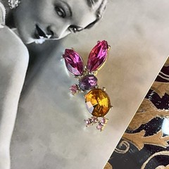 Vtg Bunny Rabbit Brooch Pin – Gold Tone Multicolor Acrylic – Easter Spring -1.5”