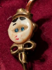Antique 1940’s Uncas Mfg Co Enamel Bakelite Sorrento/Barbieri Girl In A Hat Pin