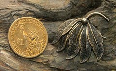 VERY OLD VINTAGE ESTATE ANTIQUE GOLD TONE LEAF BROOCH PIN
