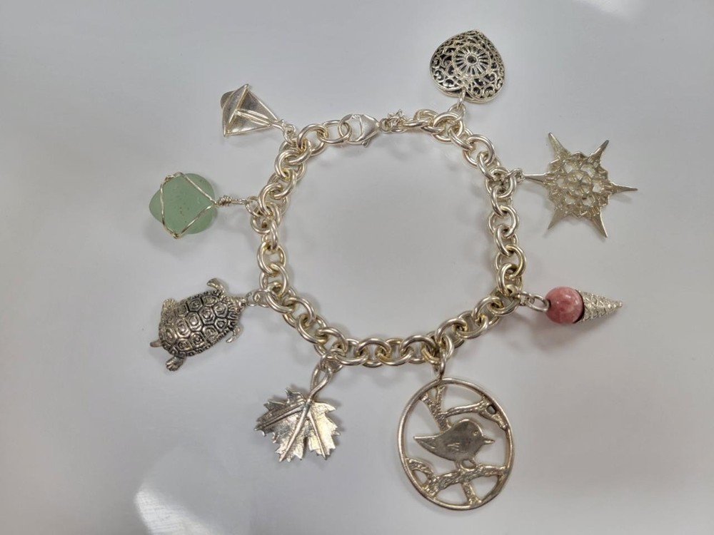 Sterling Silver Charm Bracelet w/ 8 Beautiful Charms ~ 7-1/2″ ~ 41.4g ~ 5-C434