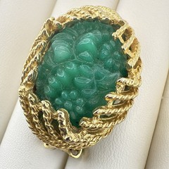 Vintage Earrings Green Peking Imitation Jade Gold Tone Molded Flower CLIP ON