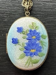 Necklace 24 In Chain Vintage Blue White Locket 1970s Pictures