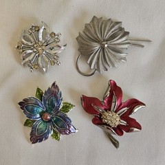 VTG Costume Jewelry Flower Brooch Lot 20 Gold Silver Tone Rhinestone etc. Signed