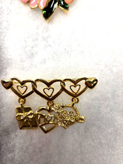 Vtg gold tone triple heart Mom charm Pin