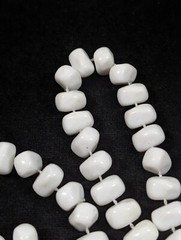 Vintage White Lucite Nugget Beaded Statement Neckalce Mod 26 in Rockabilly