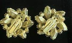 VTG Signed WEISS Flower Earrings Green Glass & Aurora Borialis Rhinestones