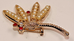 A110 VINTAGE RHINESTONE FAUX PEARL DRAGONFLY BROOCH PIN RED STONES UNSIGNED