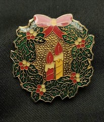 Vintage Christmas Wreath With Red Bow Two Candles Pin Brooch