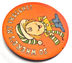 Vintage 1981 Hallmark Christmas ” So Where’s My Present ? ” Pinback Button Pin