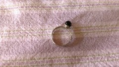 Vintage RING Gold tone metal black onyx gemstone 5mm round solitaire sz 5.5