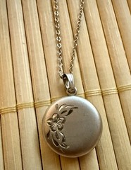 Vintage 925 Sterling Floral Engraved Locket Pendant/Necklace 18″ Chain 2.98g