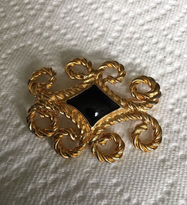 Vintage 2-1/4″ Gold Tone Pin Brooch Costume Jewelry ZZ-17