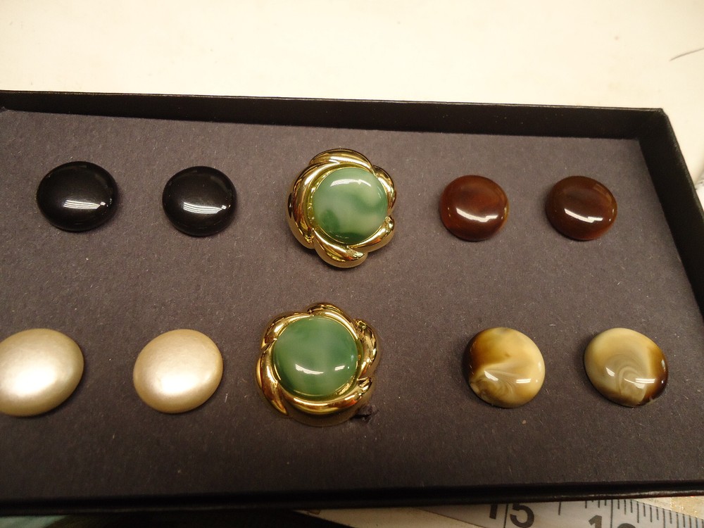 Verducci vtg nos gold tone changeable Pierced earrings