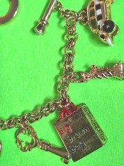 Vintage I LOVE NEW YORK Enameled CHARMS Gold Tone Toggle Clasp Chain Bracelet