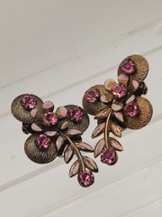 Vintage 1940s Unsigned Coro Pink Amethyst Rhinestone Floral Clip On Earrings