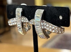 Glamorous Designer Jarin Pave’ Faceted Crystal Rhinestone Clip Earrings Sparky