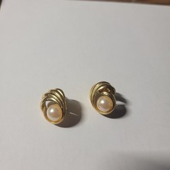 Antique Gold white faux pearl small clip on earrings