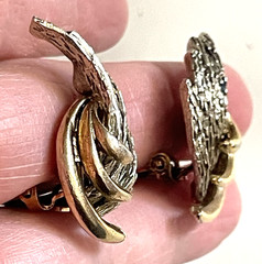 ART MODE ART Clip-On Earrings Silver & Gold Tone Swoosh Feather DECO REVIVAL Vtg