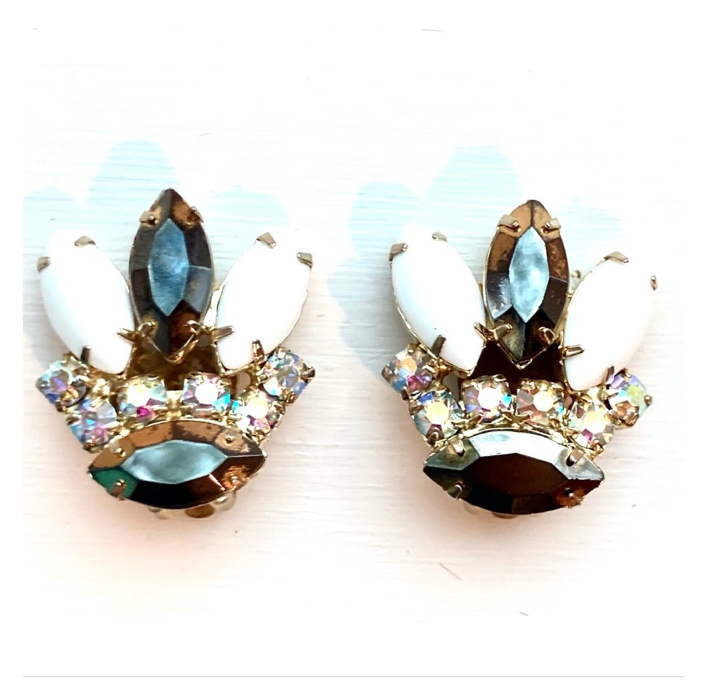 Vntg 1950s 1960s crown prong set rhinestone earrings Juliana milkglass AB stones