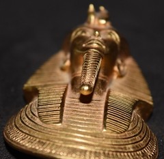 VTG King Tutankhamun Pendant Metropolitan Museum of Art Gold Tone Tut 1976 Egypt