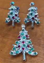 Vintage 90’s Rhinestone Christmas Tree Pin / Brooch Clip On Earring Set