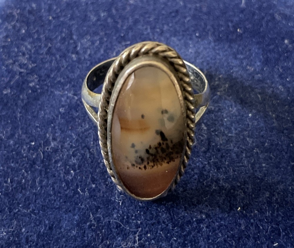 Native American Pawn Silver Montana Agate Ring size 8 1/2, 1 1/8” long, 7.2 g