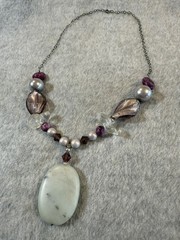 VINTAGE LAVENDER GLASS BEAD WITH STONE PENDANT NECKLACE 19”