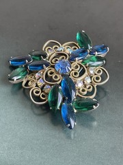 Vintage unsigned green blue rhinestone filigree brooch- Juliana style
