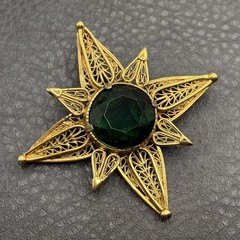 Vintage 80s HUGE Gold Tone Filigree Star Brooch Celestial Green Rhinestone Pin