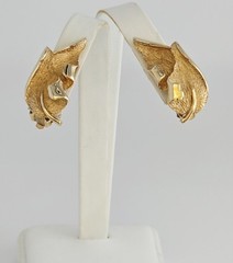 VINTAGE GOLD-PLATED TEXTURED POLISHED CLIMBER LEAF DESIGN CLIP-ON EARRINGS☆1.25