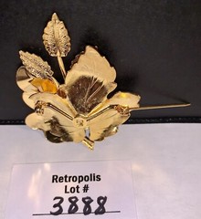 GOLD TONE BROOCH PIN ENAMEL MAPLE LEAF Vintage