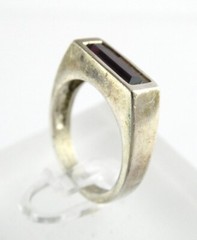Vintage Sterling Silver Purple Glass Bar Top Ring 925 Size 5.25 Weighs 3.8g