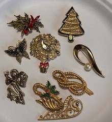 Vintage Signed Brooch Lot ART Richelieu AAI New Pro Gold Tone Pins 8pc