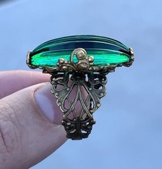 Vintage Emerald Green Glass Ribbed Cabochon Brass Filligree Ring Sz 10 Art Deco